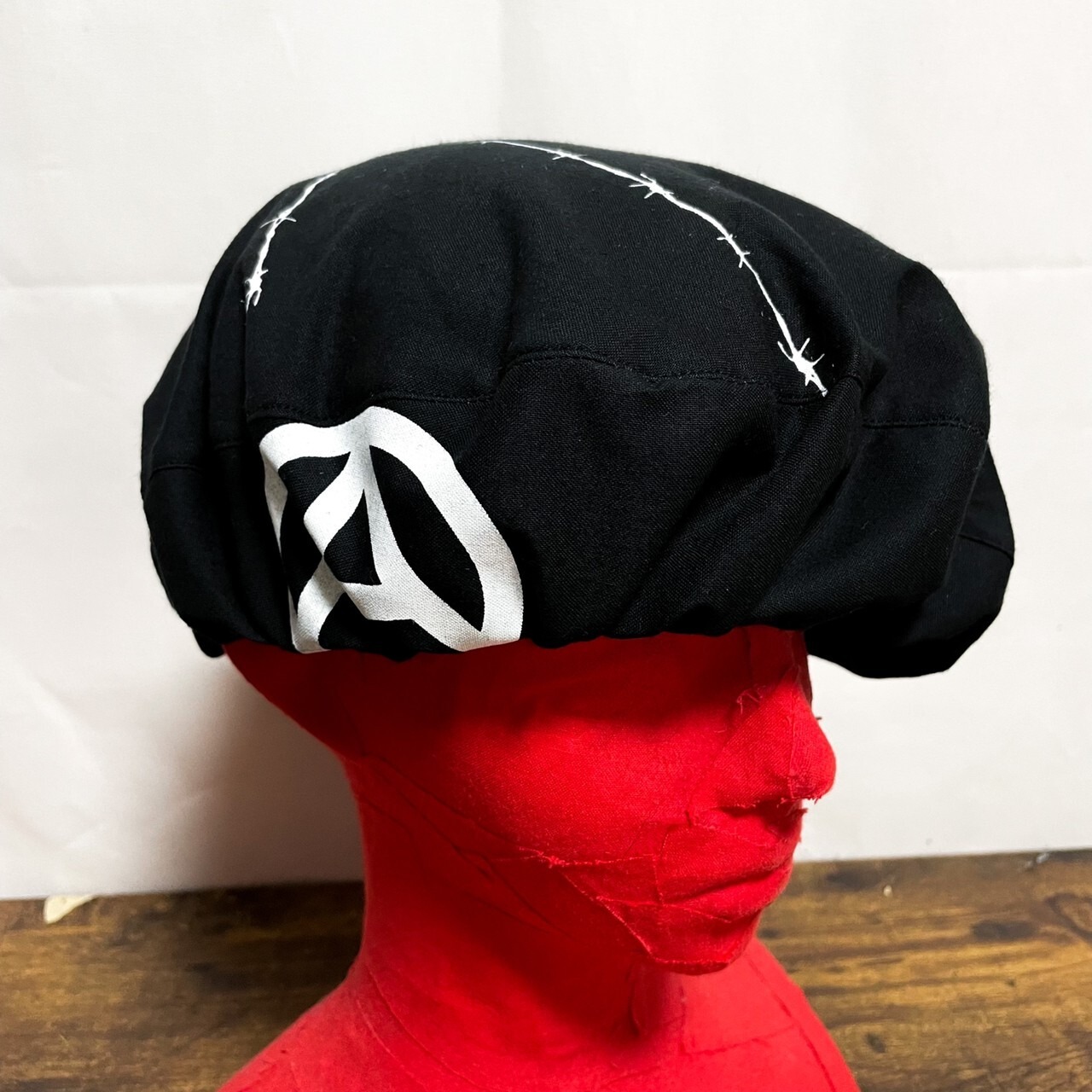 UNFINISHED有刺鉄線ベレー帽アナーキーマーク