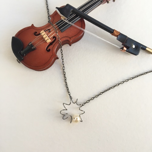 ヴァイオリン, ヴィオラ弦のふるふるプチネックレス V-024  Viola string spring nacklace with pearl 