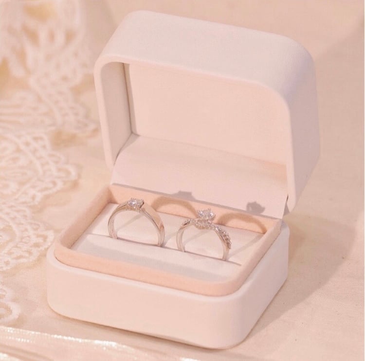 2本セット カップル 夫婦 スーパーオーラ モアサナイト 王冠 キラキラ