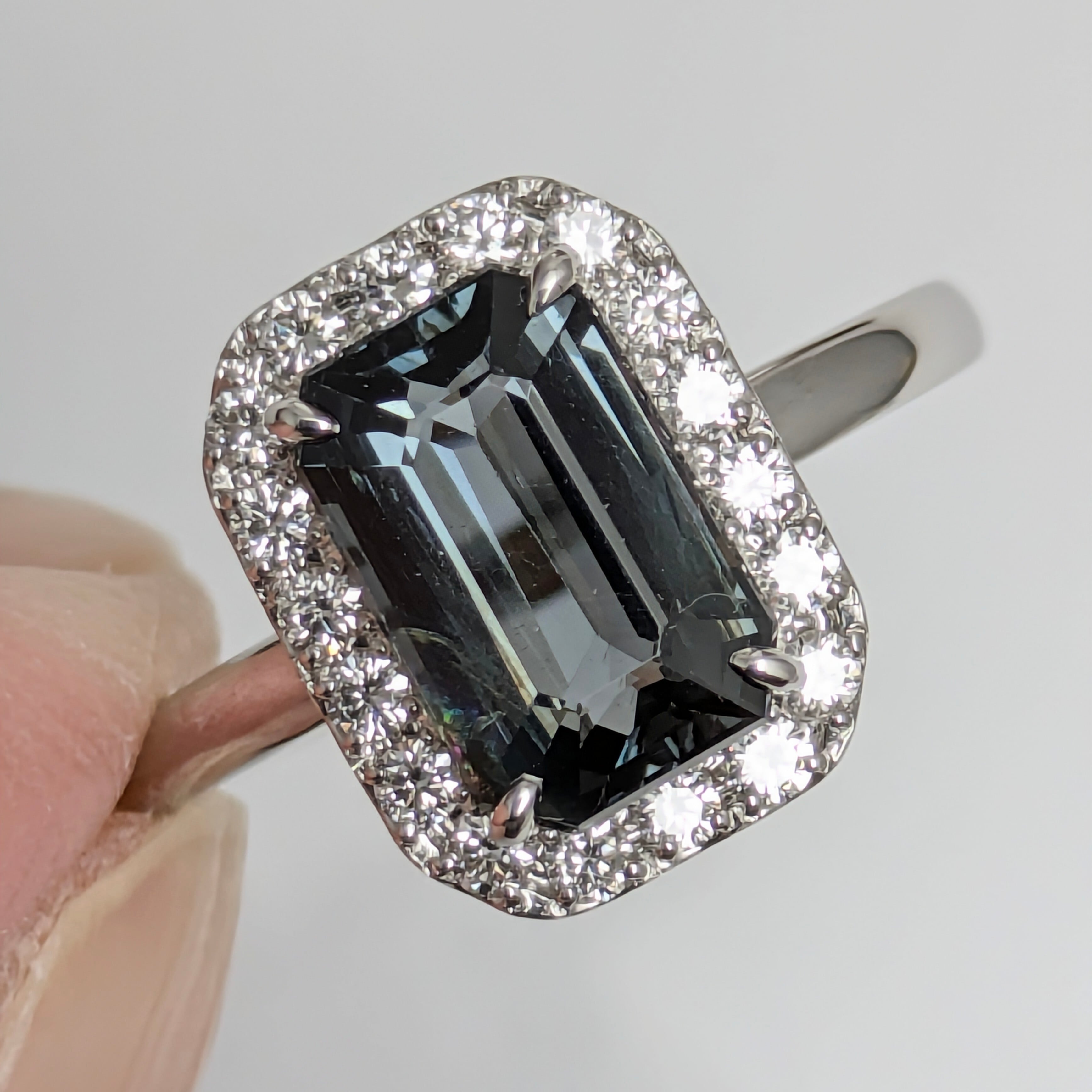 Pt950スピネルリング ミャンマー・モゴック産 スピネル 2.06ct Pt950スピネルリング ミャンマー・モゴック産 スピネル 2.06ct