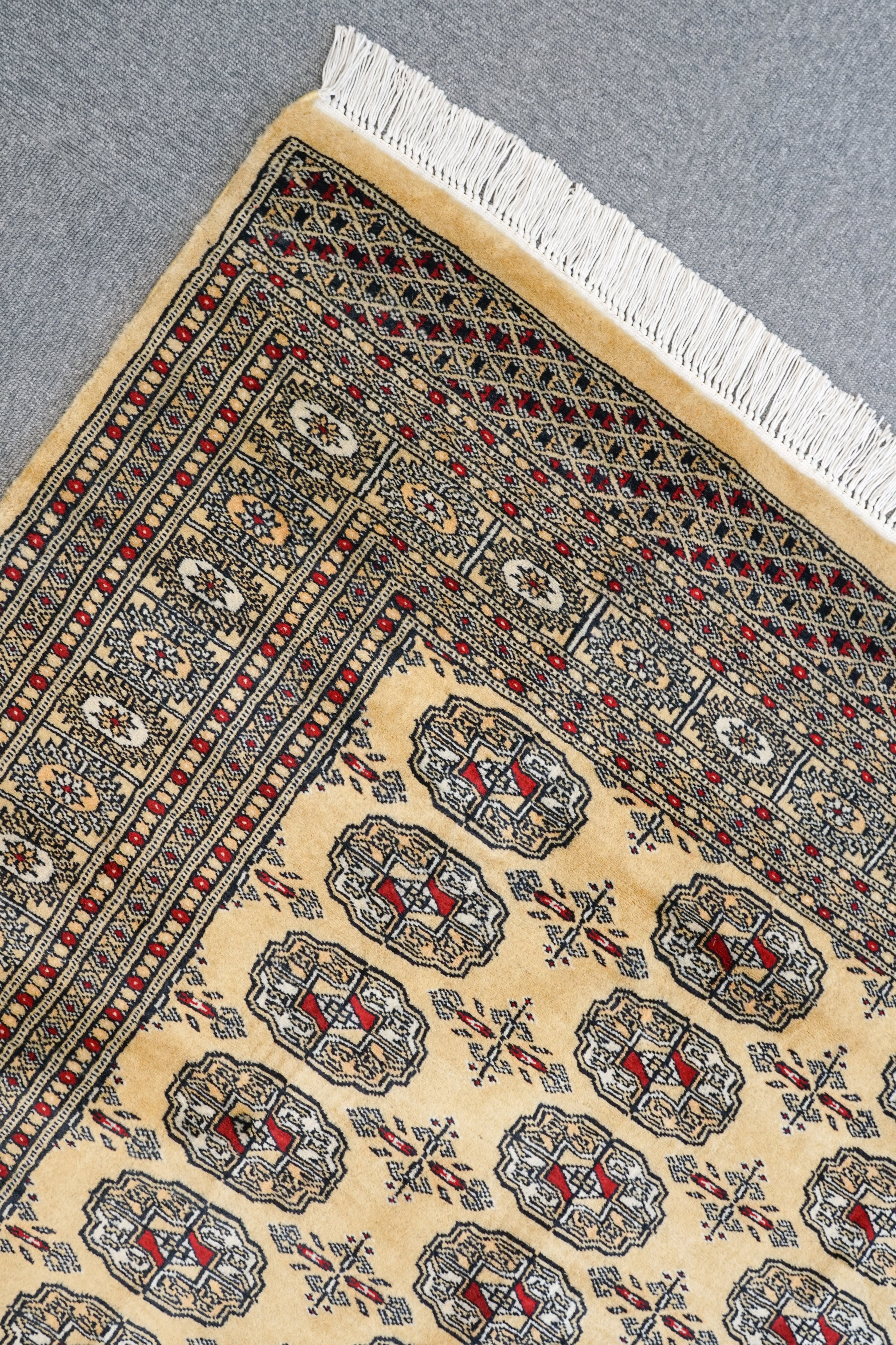 ボハラデザインのパキスタン手織り絨毯 size:297×214cm リビングラグ