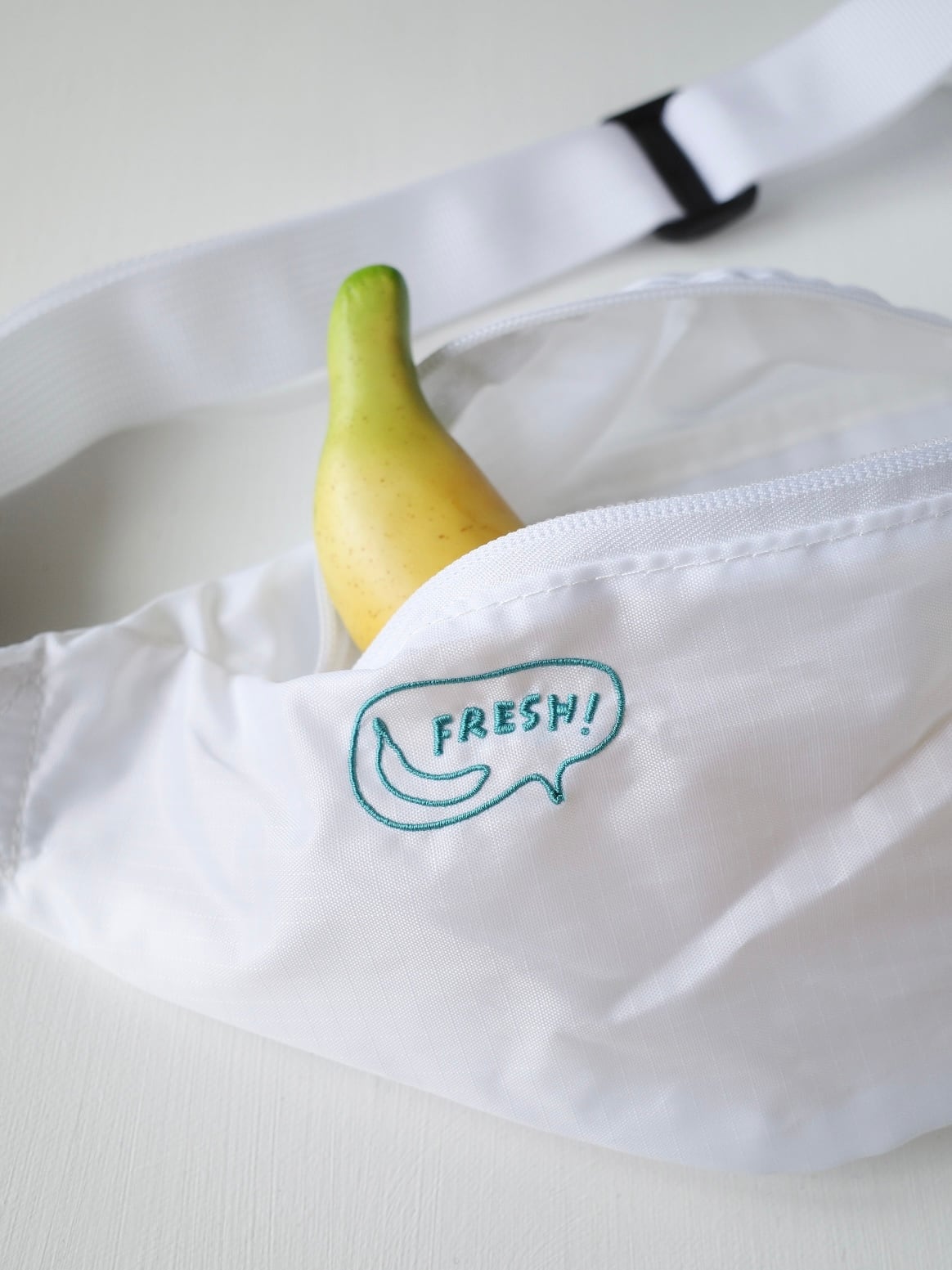 Schott クラシック レーサー　ボディバッグ バナナバッグ　ホワイト FRESHバナナ】コンパクトボディバッグ | BLUE BANANA（ブルーバナナ
