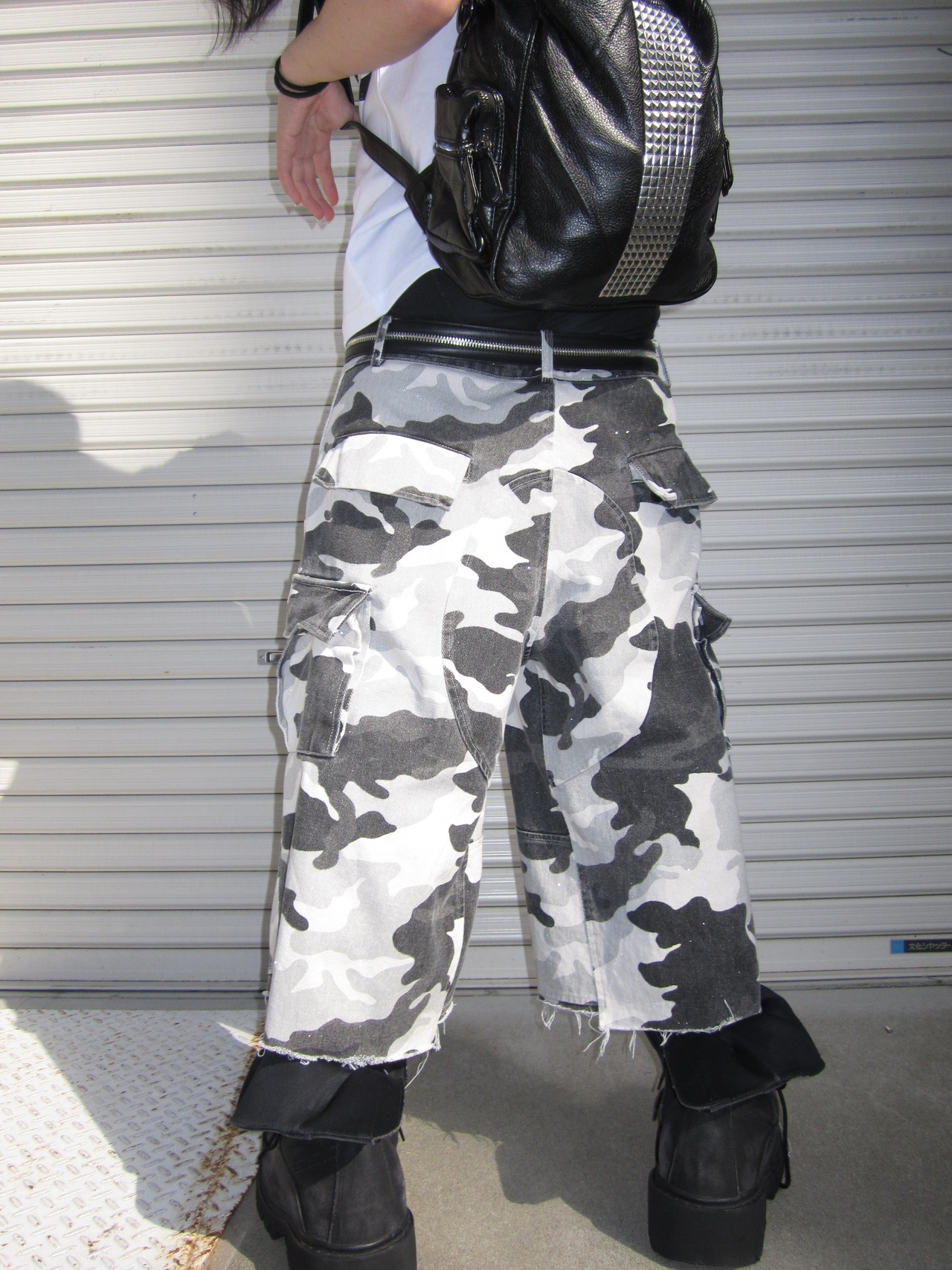 【PLANET STUDIO】Glitter Snow Camouflage Jorts
