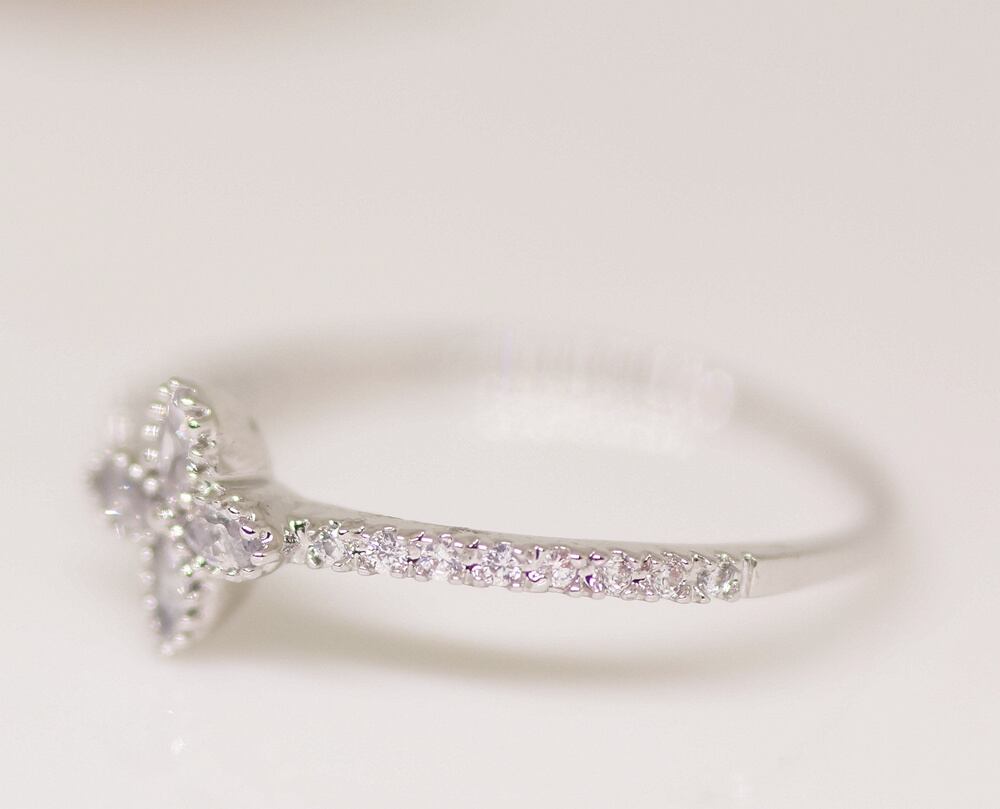 18K RGP プラチナ ダイヤ CZ 四葉フラワー ハーフエタニティ