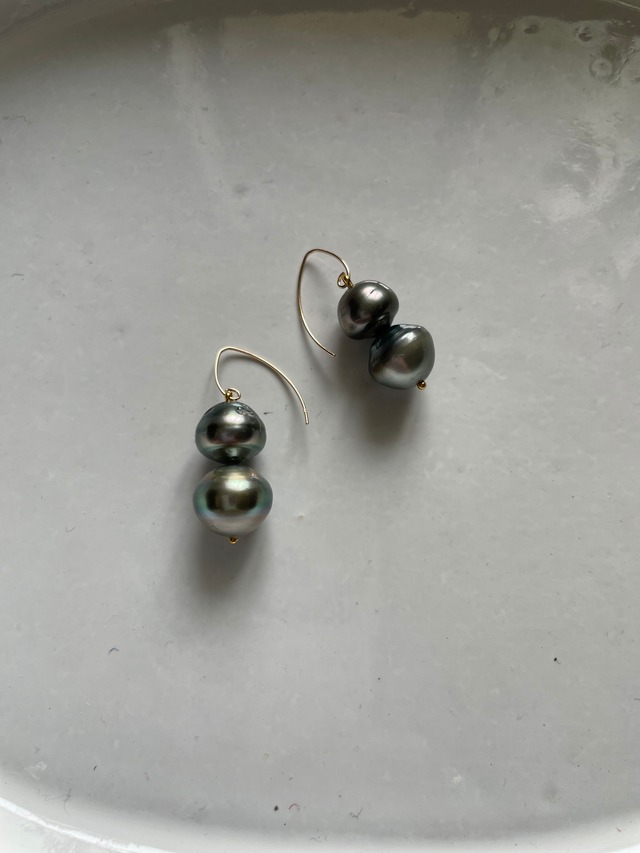 黒蝶南洋真珠ツインフック型ピアス　10KYG