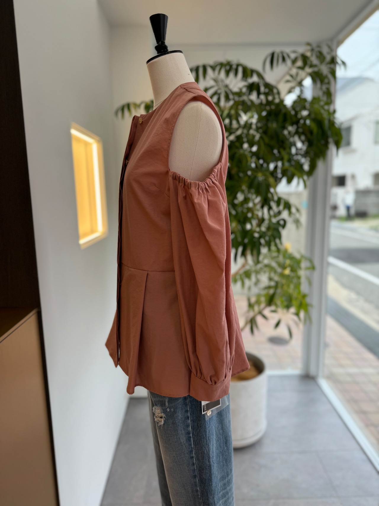 BORDERS at BALCONY OPEN SHOULDER BLOUSE