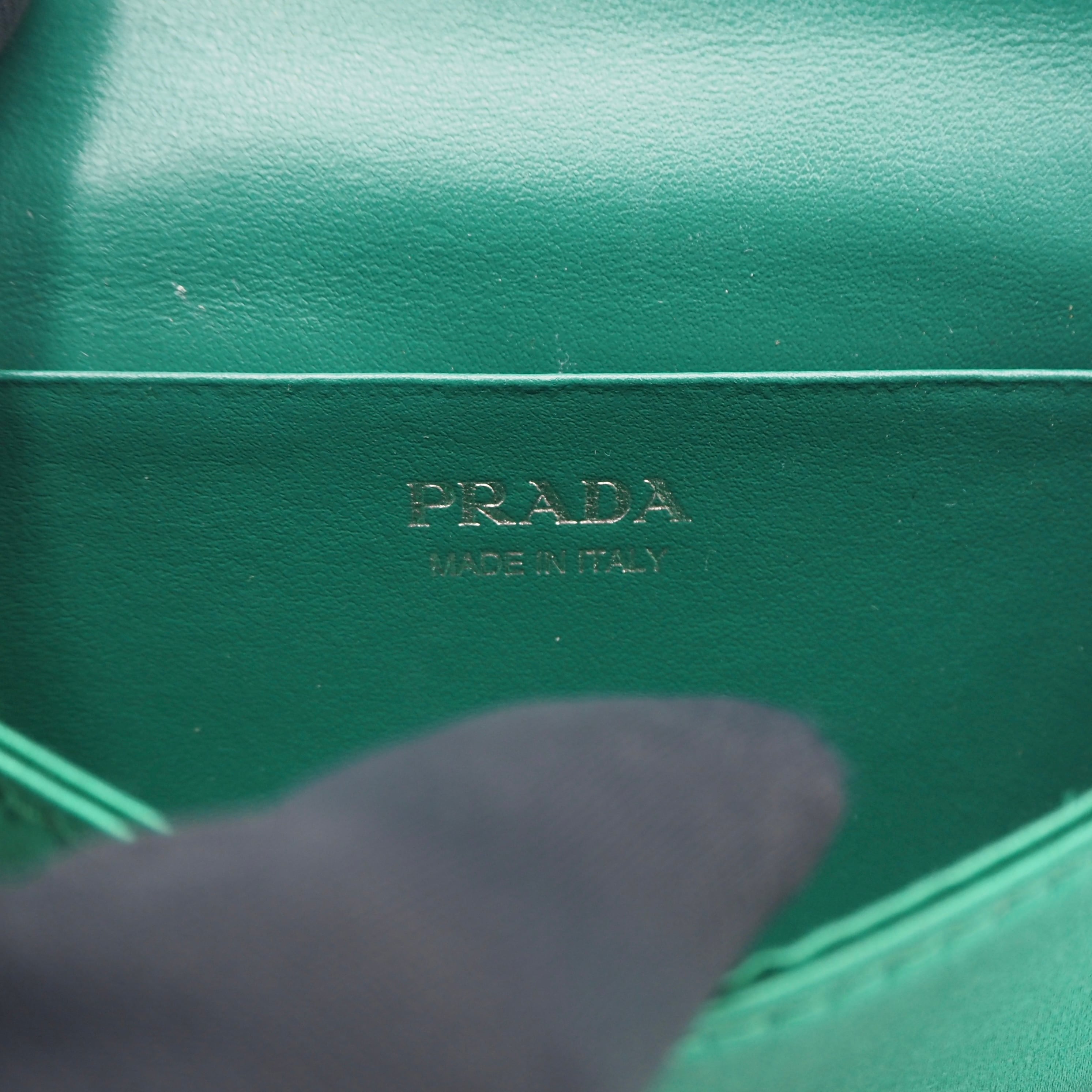 PRADA pre owned flapカードケース レザー グリーン プラダ 付属品付き