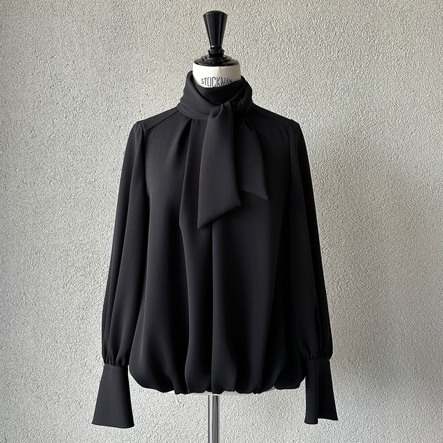 VEVIRED  バルーンヘムボウタイブラウス 516905
