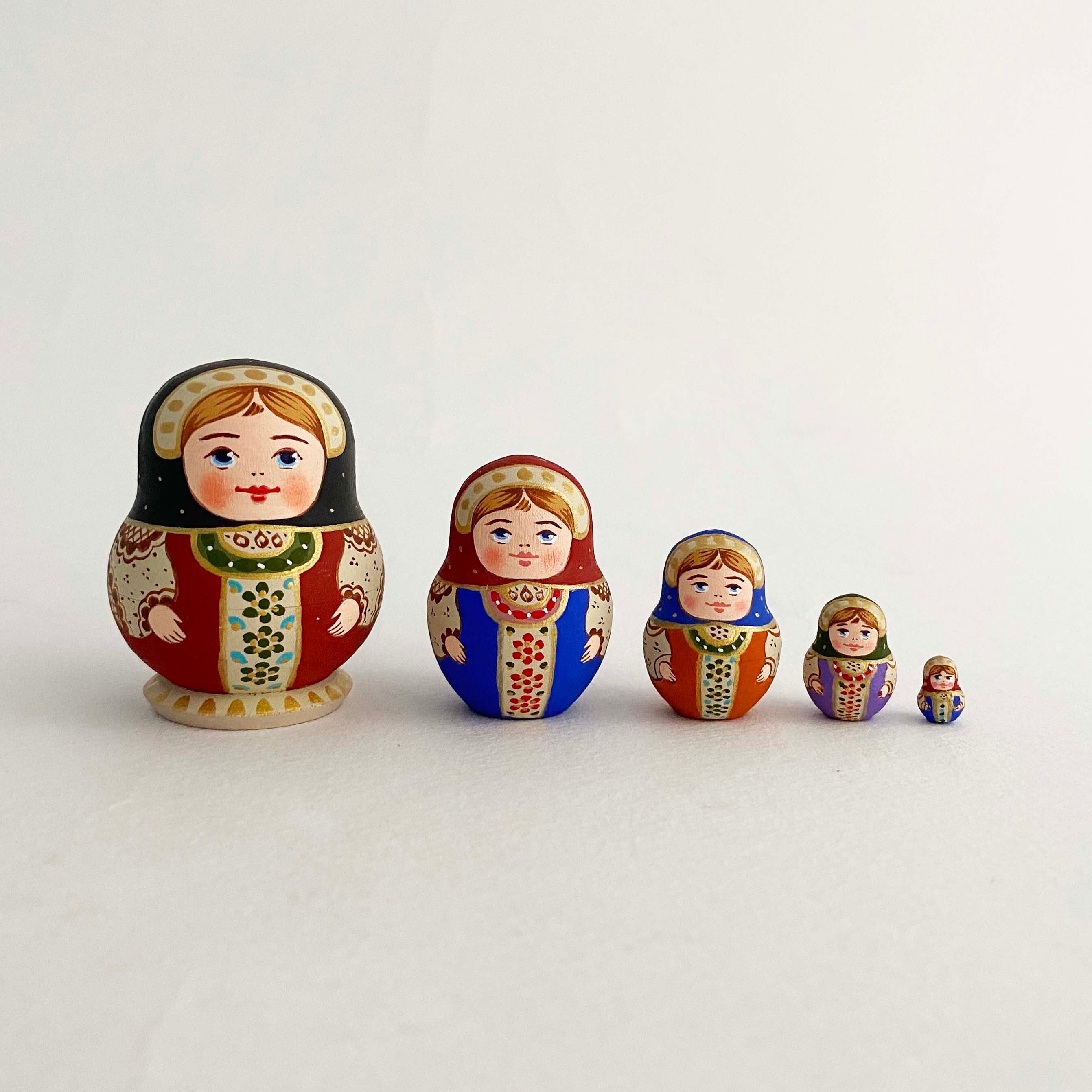 エカテリーナさんのマトリョーシカ(赤い服 / 5個組)