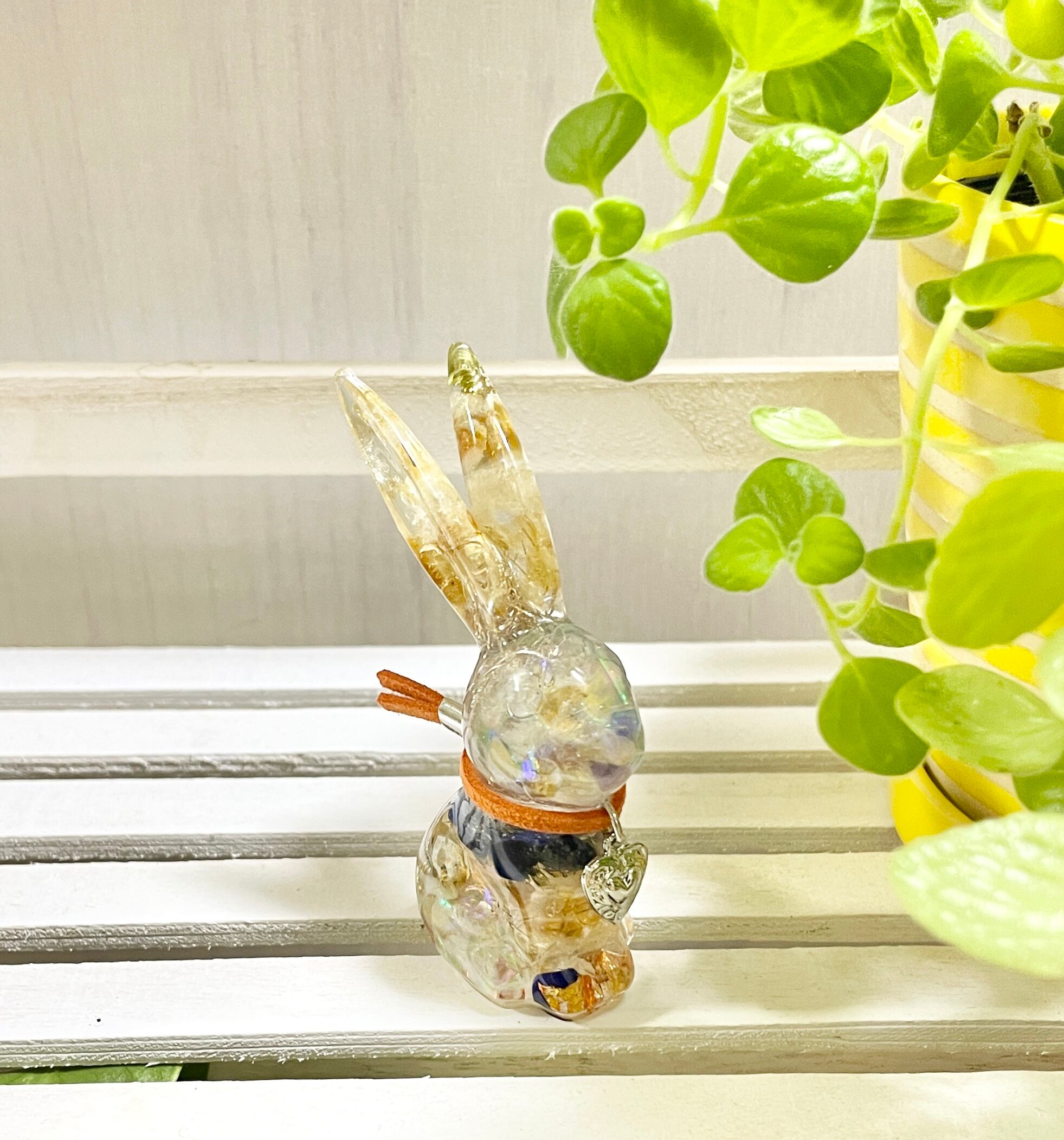 うさぎ　オルゴナイトブローチ うさぎオルゴナイトブローチ | ヤマダウェブコム