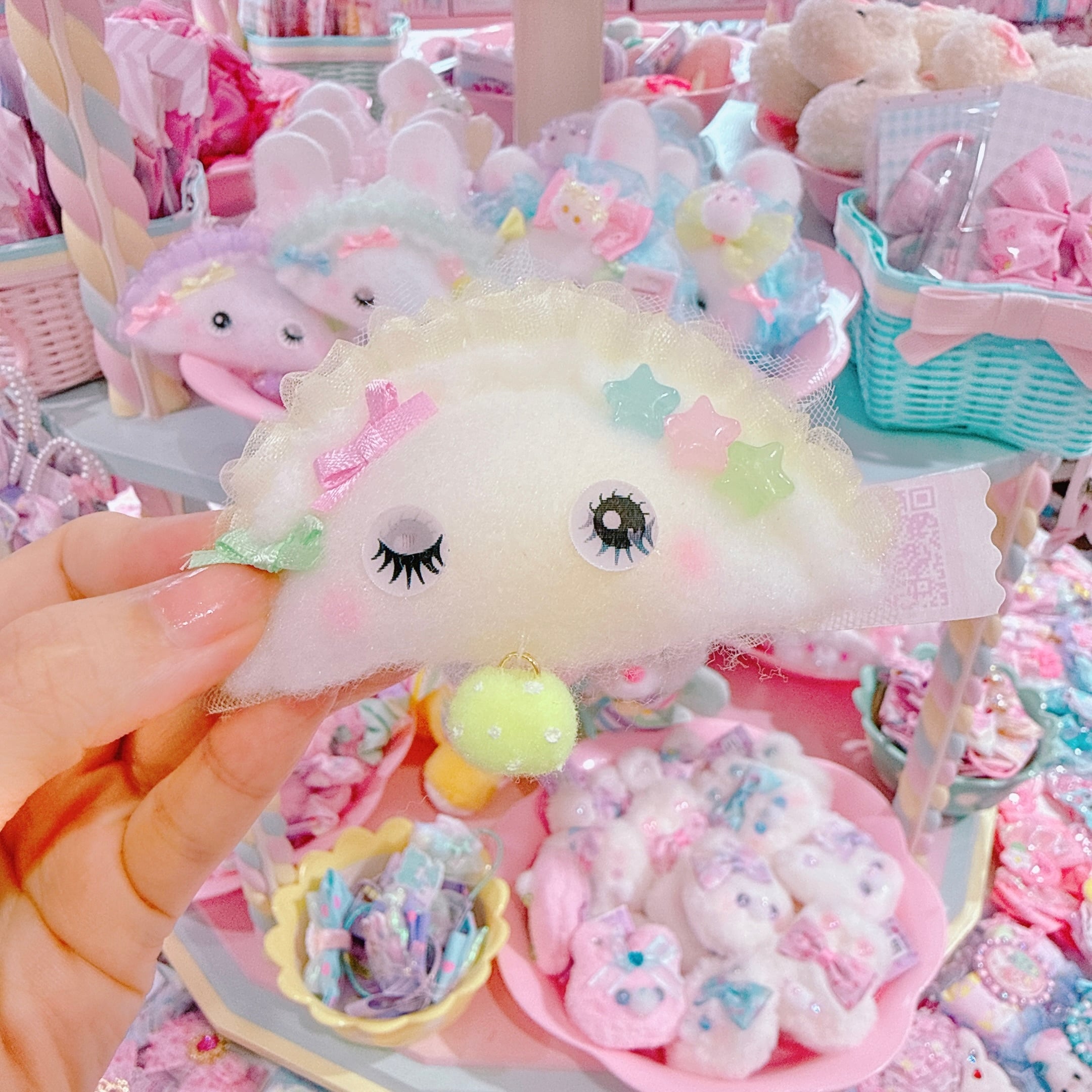 【M4】69-14ウインクするよ♪メルヘン餃子ヘアクリップ