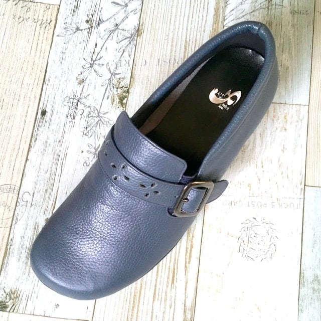 パンチングベルトカジュアルシューズ