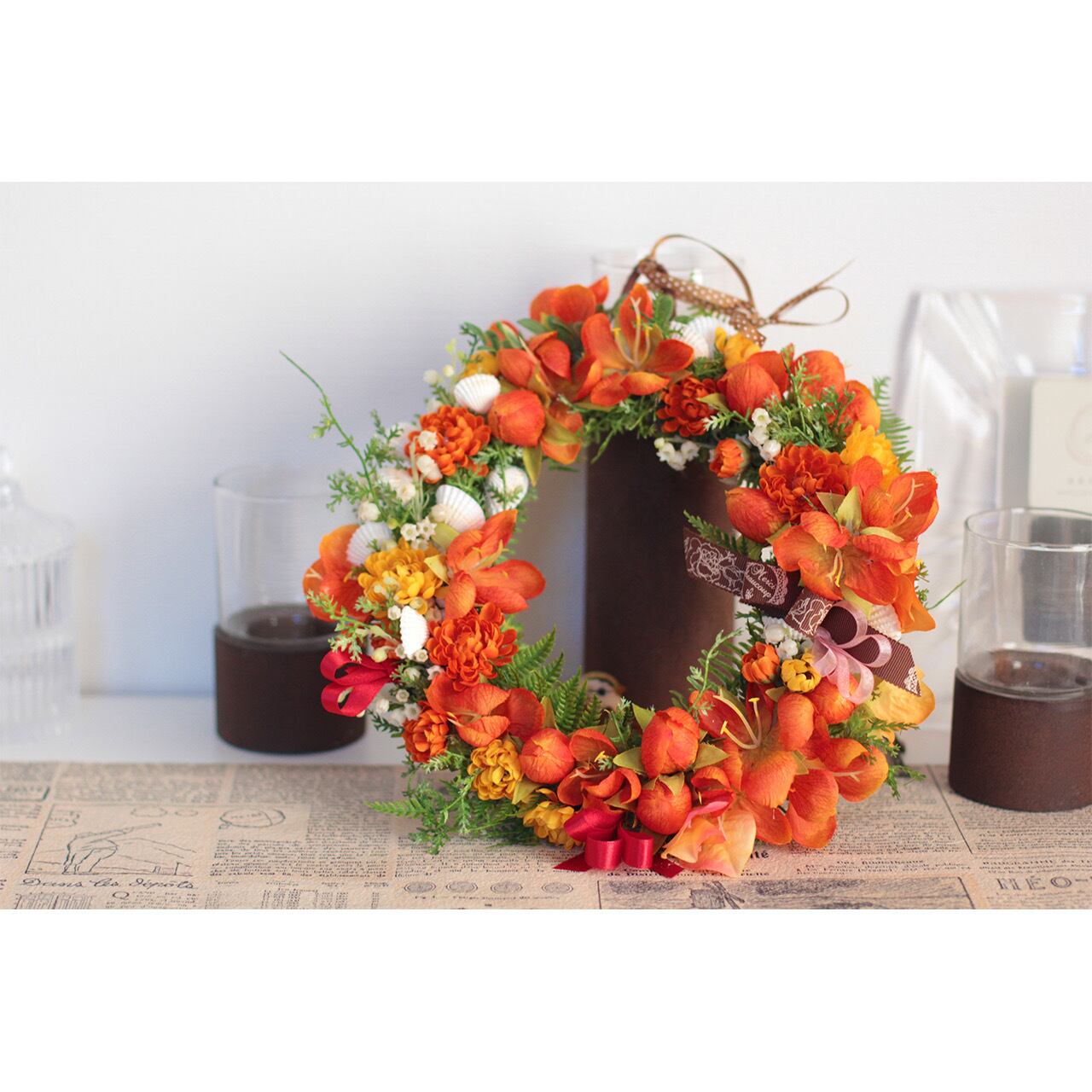 オーキッドとほおずきのシェル（貝殻）付きリース｜A.K.flowers  