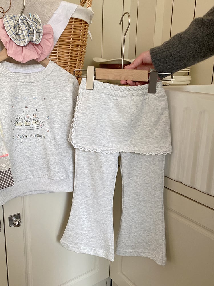 スカート付フレアパンツ×イラストトレーナー　セットアップ