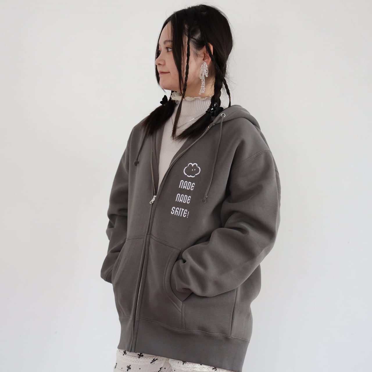 裏起毛NADENADESHITEzipパーカ/セメント（MK-546） | もくもくちゃん