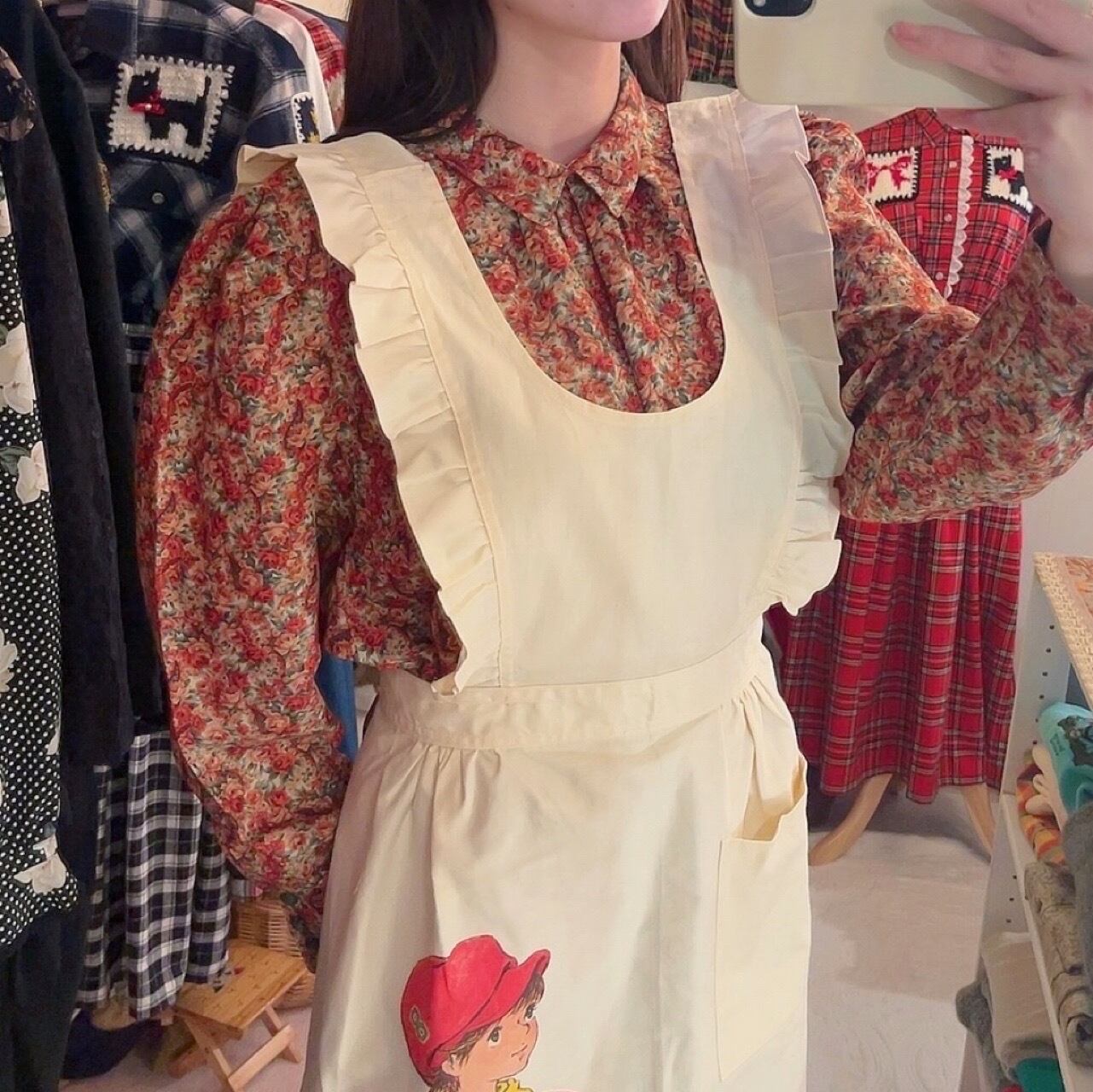 dog & boy cream frill apron