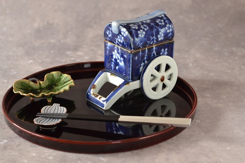 有田焼 福泉窯 染付濃枝垂れ桜御所車蓋物
