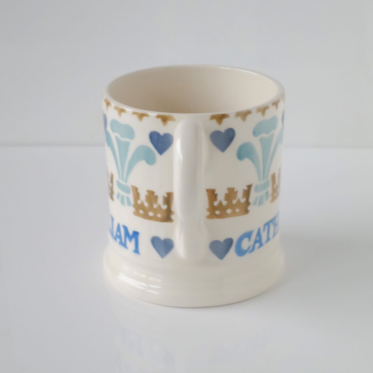 ロイヤルコレクションウィリアム王子とキャサリン妃の結婚記念のマグカップと小物入れ