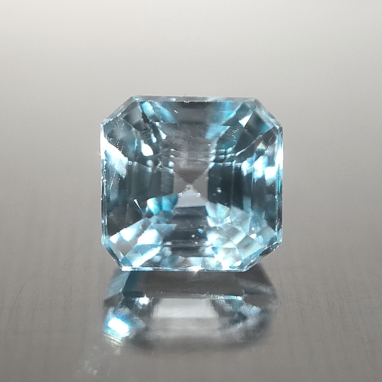 アキシナイト ルース 天然 0.22ct | PAY ID