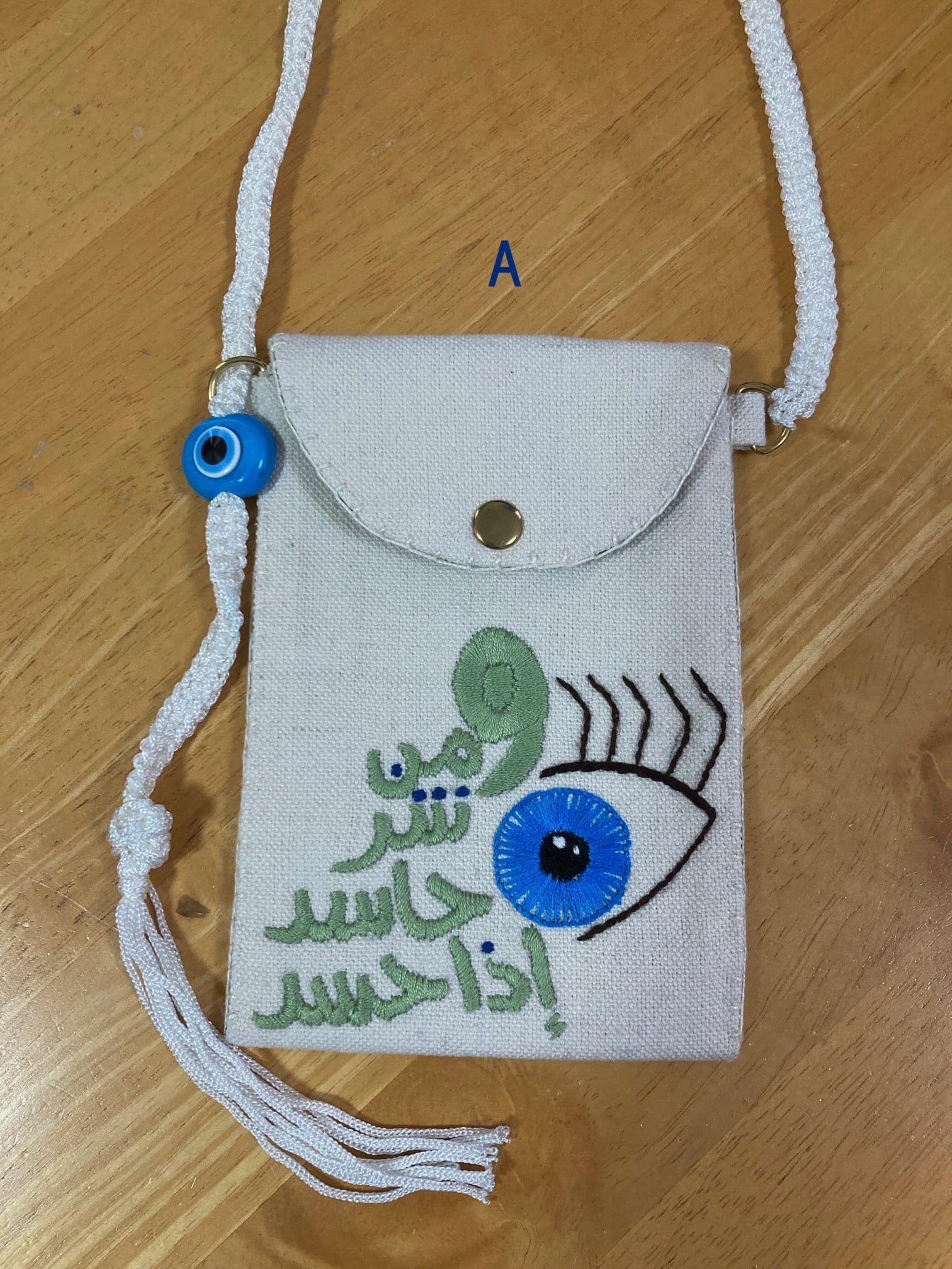 新入荷❤️目の魔除けモチーフ刺繍携帯ポーチ