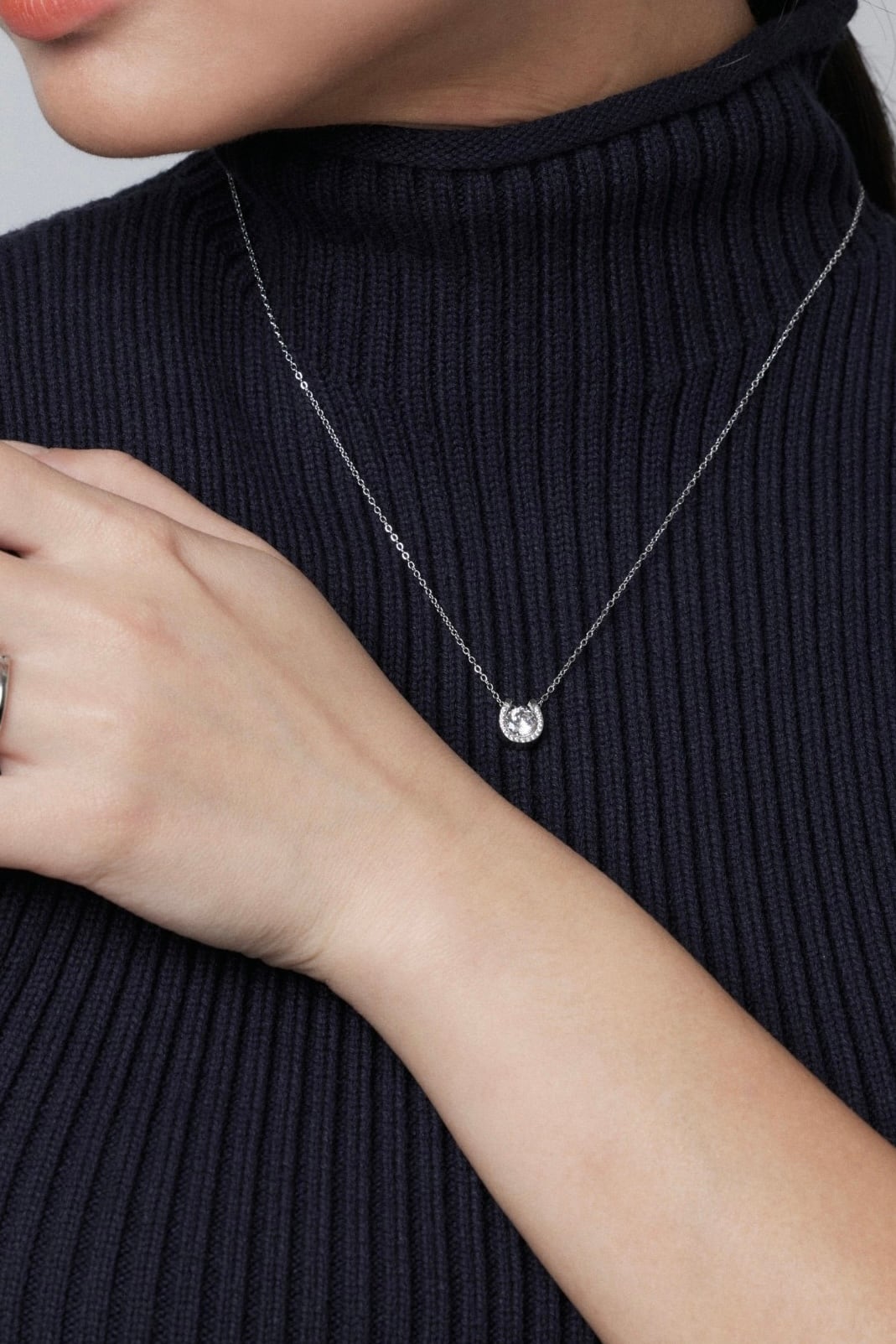 ジルコニア ホースシュー ネックレス MN5145 | emu