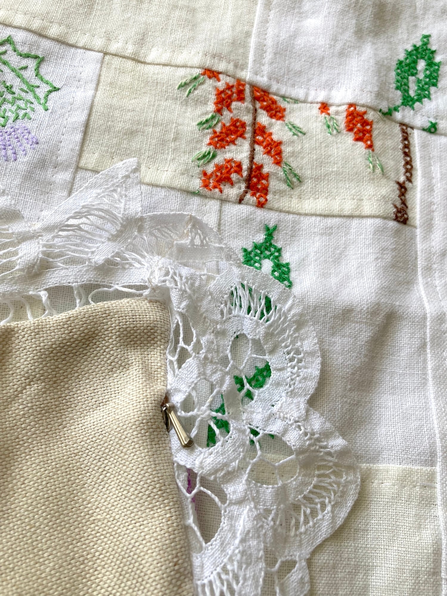 ヴィンテージ リネン刺繍 パッチワーク レース クッションカバー