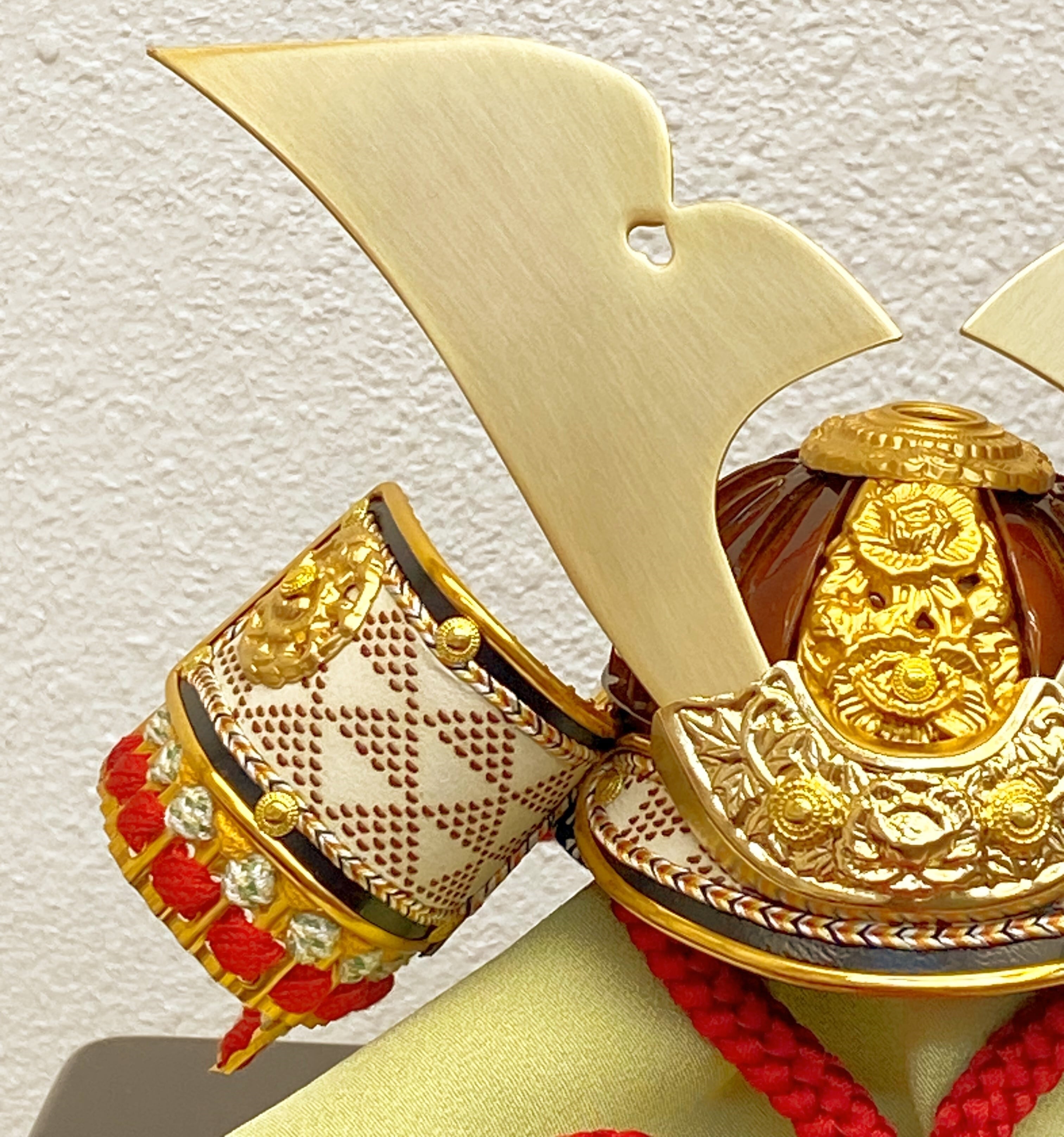 伝統的な日本の兜 最新作 選べる兜2種類 ☆ 伝統工芸士 誠山作 7号 (赤/紺)糸 金小