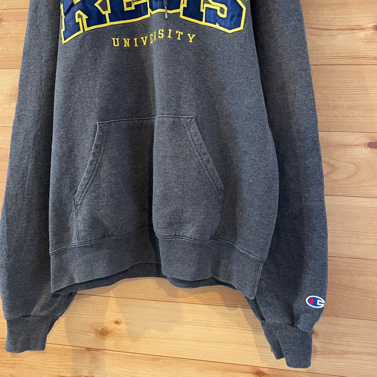 【champion】カレッジ レジス大学 REGIS UNIVERSITY スウェット パーカー フーディー 刺繍ロゴ  S チャンピオン US古着