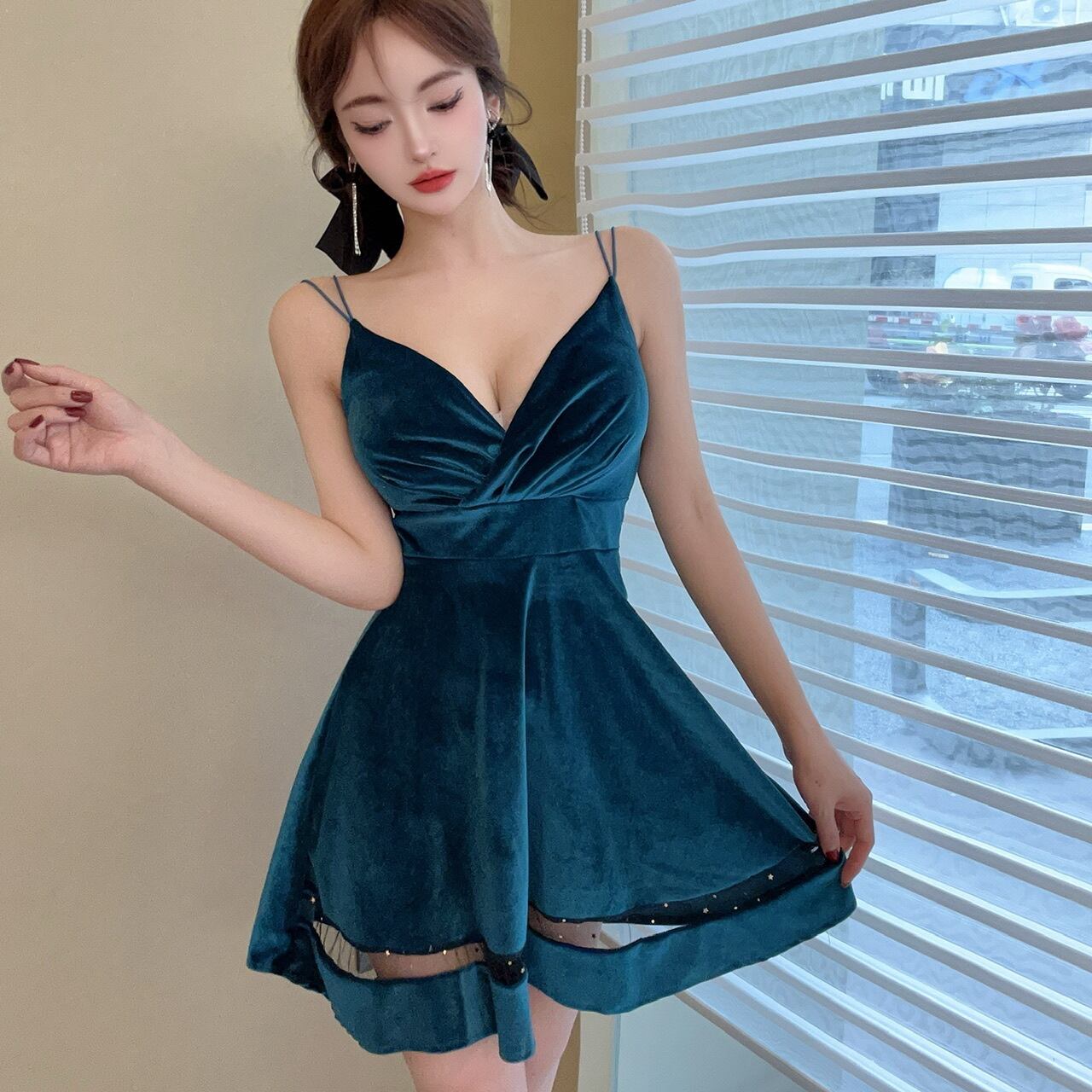 【新作】【送料無料】 2024年初春の新スタイル日本、韓国、東南アジアのセクシーなゴールドベルベットサスペンダーボトムドレス7895 0133540823713