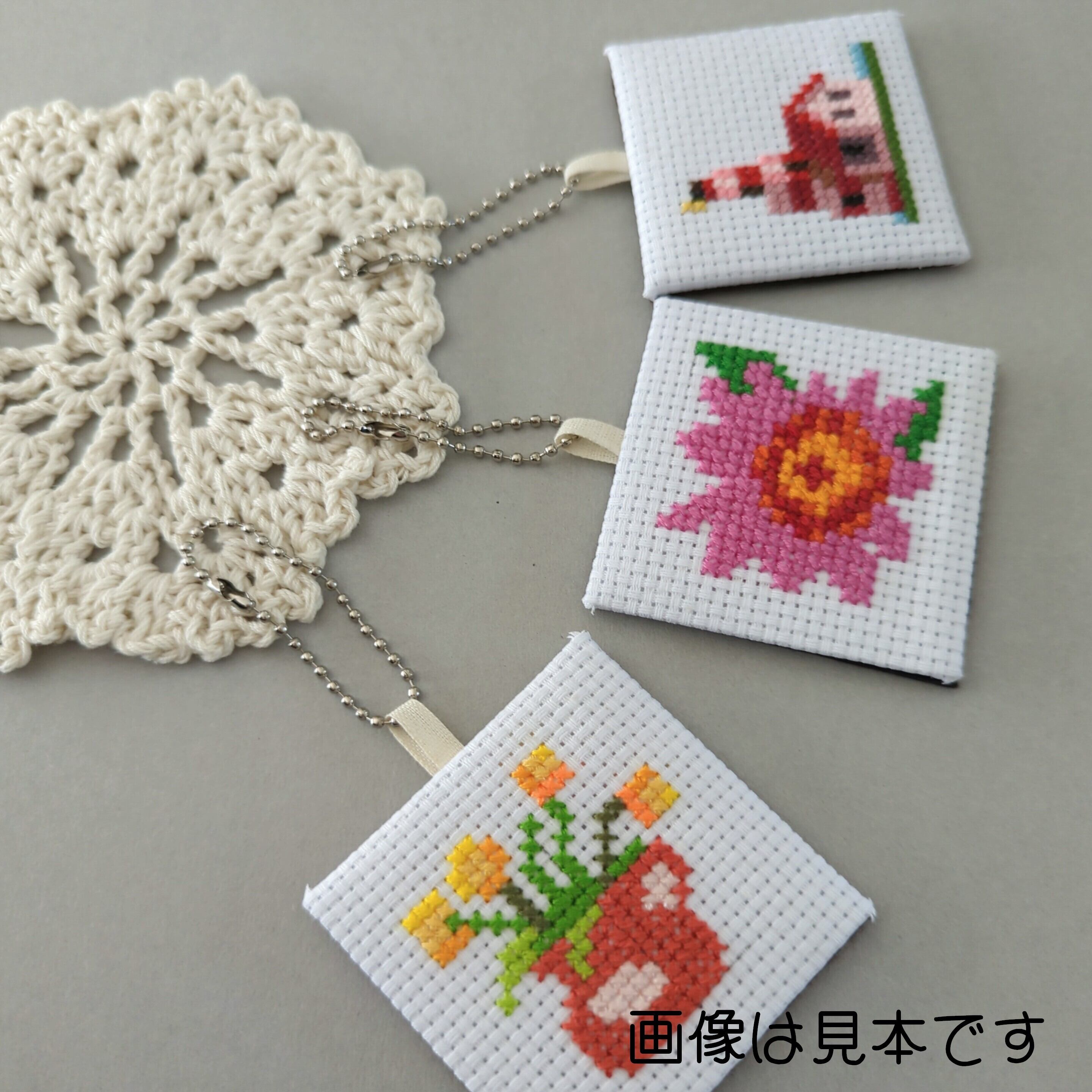 花かご02（クロスステッチ アロマキーホルダーキット） | handmadebian