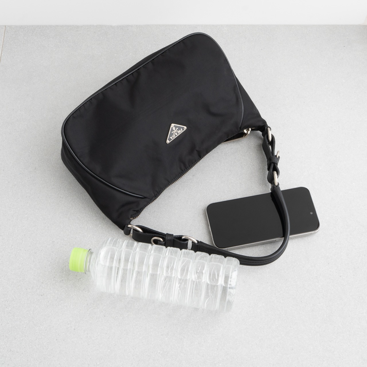 プラダ ショルダーバッグ ブラック ナイロン レザー ヴィンテージ