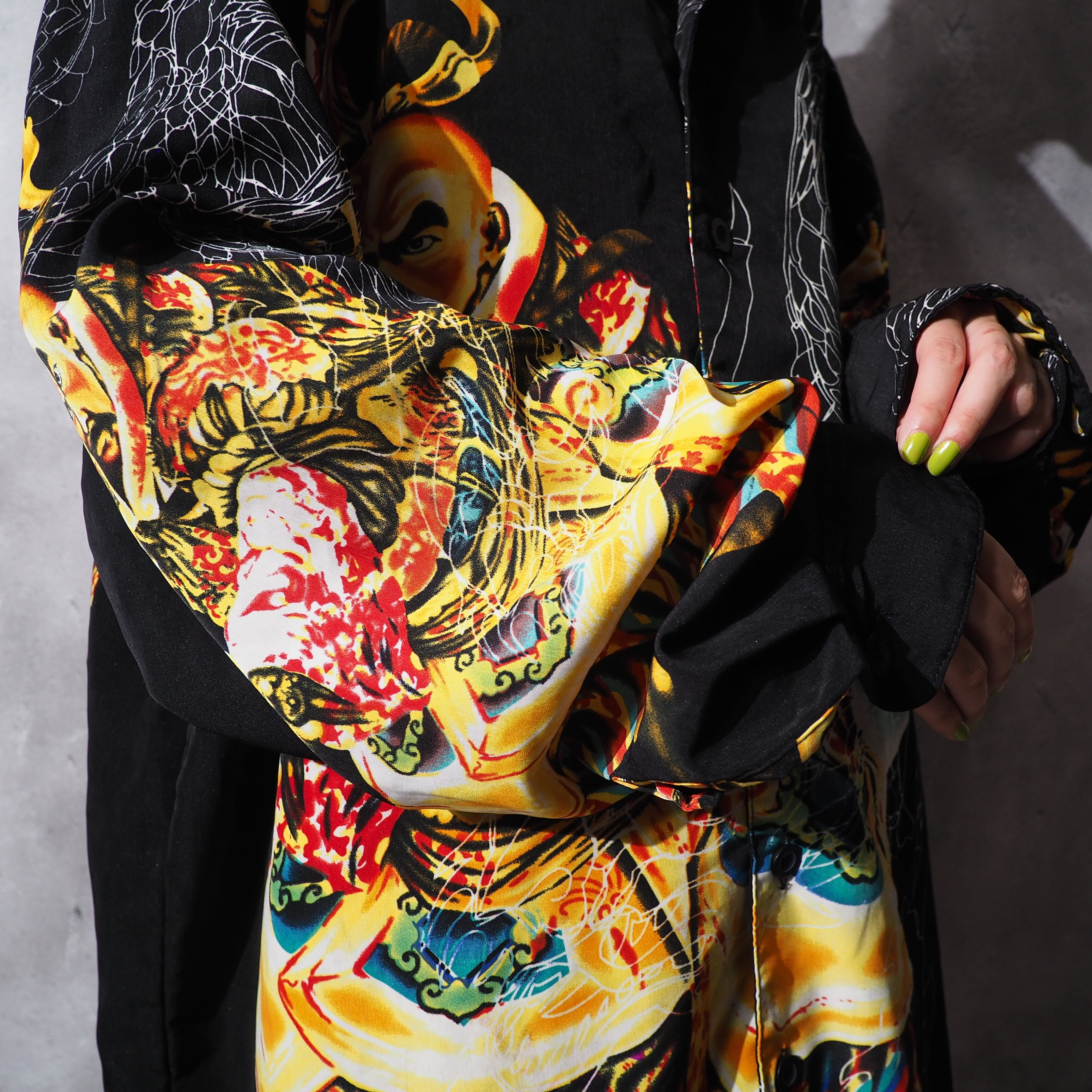 Richly colored soldier printed black open collar loose shirt