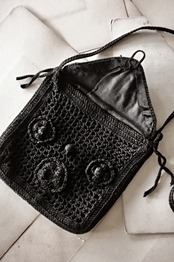 フランス 黒花たちと麻とシルクの闇夜色ポシェット アイリッシュクロッシェ アンティーク