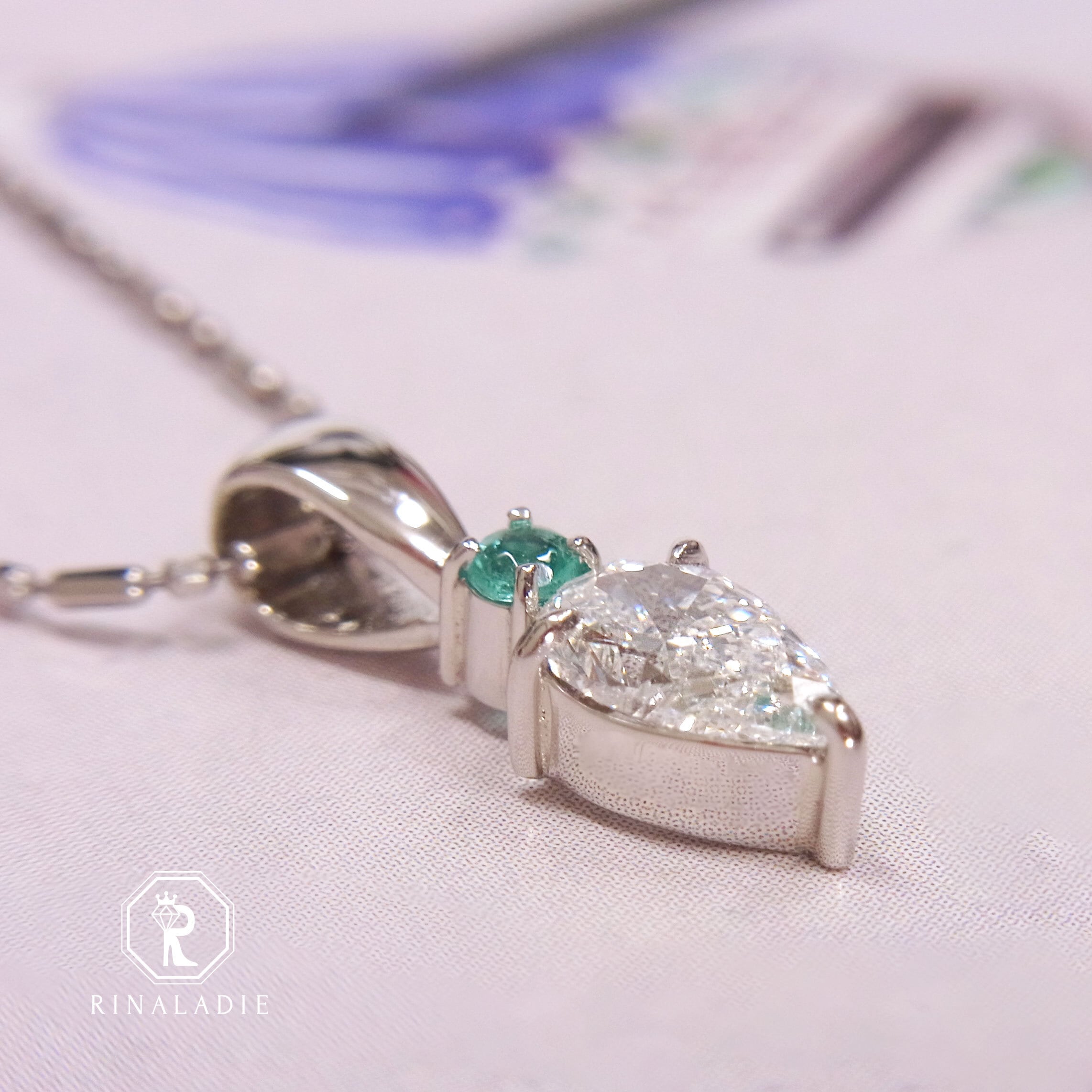 PT900天然ダイヤモンド ペアシェイプ パライバトルマリン添えトップ