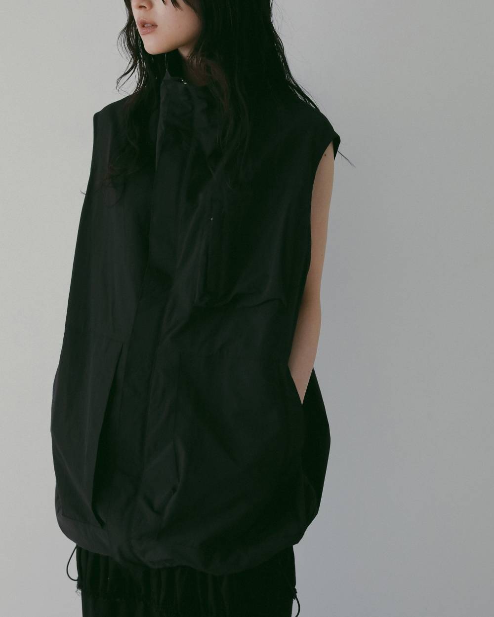 anuke(アンヌーク) Standcollar Pocket Vest | サウスオレンジ｜メンズ