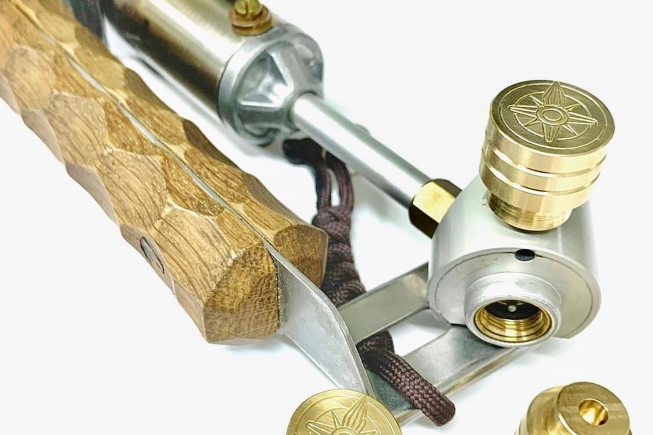 ﾌｫ-ﾙﾃﾞｨﾝｸﾞﾄ-ﾁ＆ﾘﾄﾙﾗﾝﾌﾟﾉｸﾀｰﾝに合う真鍮ﾂﾏﾐ（方位磁針柄）