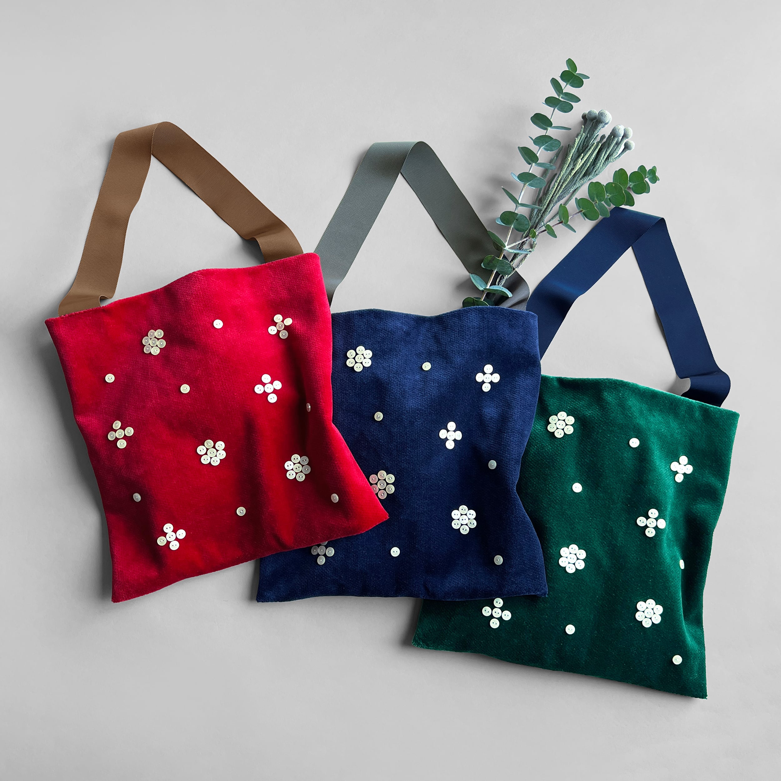 Pearl Flower Velour Bag