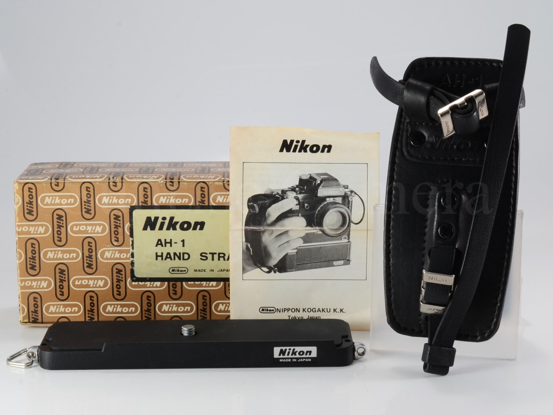 Nikon FE + SB-10 + ストラップ ニコン一眼レフカメラ Nikon FE + SB-10 + ストラップ ニコン一眼レフカメラ 【公式通販】