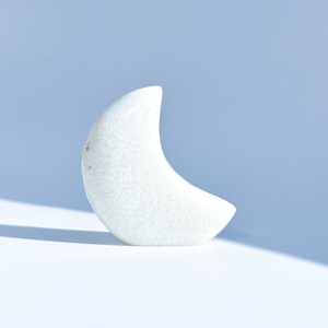 ホワイトスコレサイト 置き型 三日月 03◇ White Scolecite ◇ 天然石・鉱物・パワーストーン・インテリア