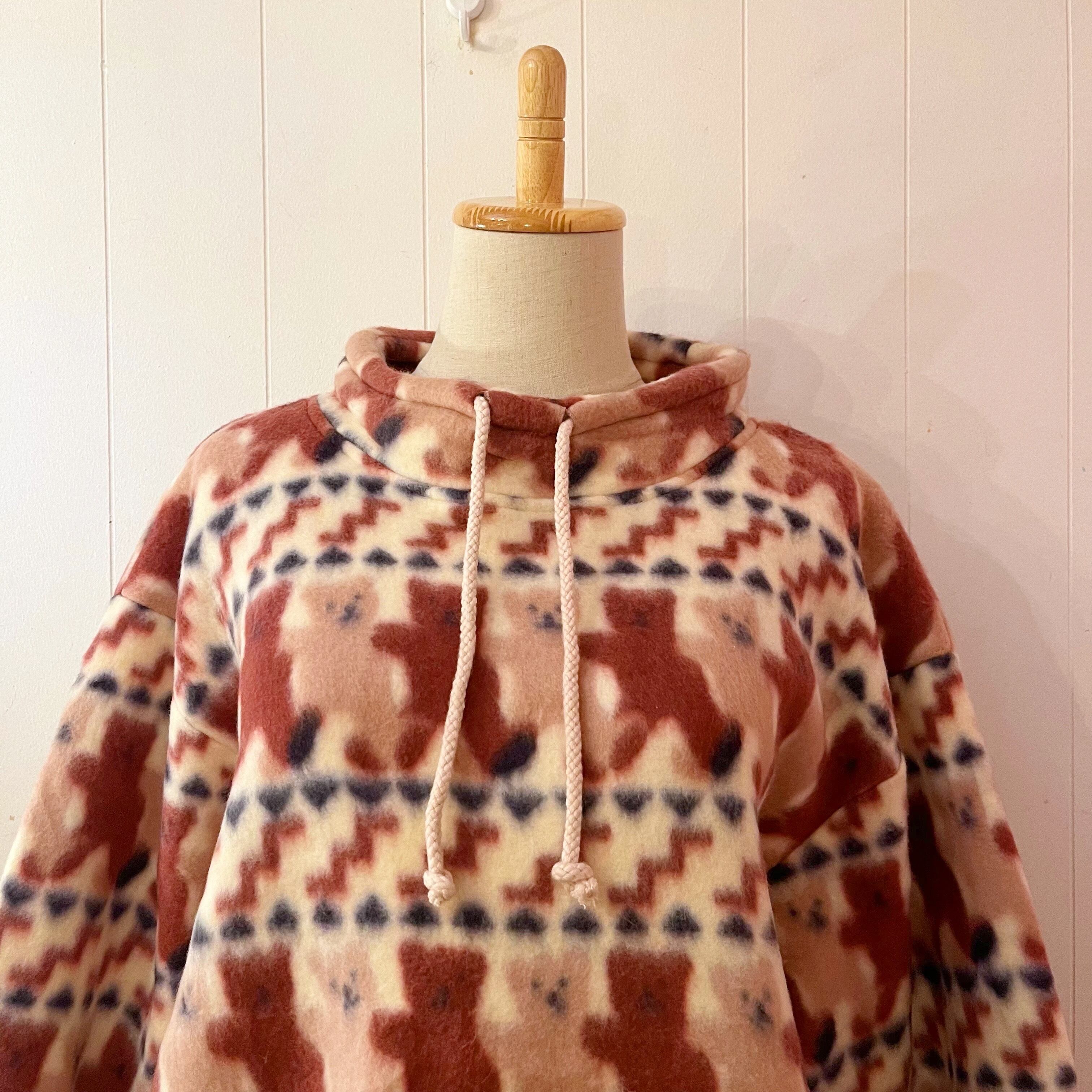 bear line fleece pullover
