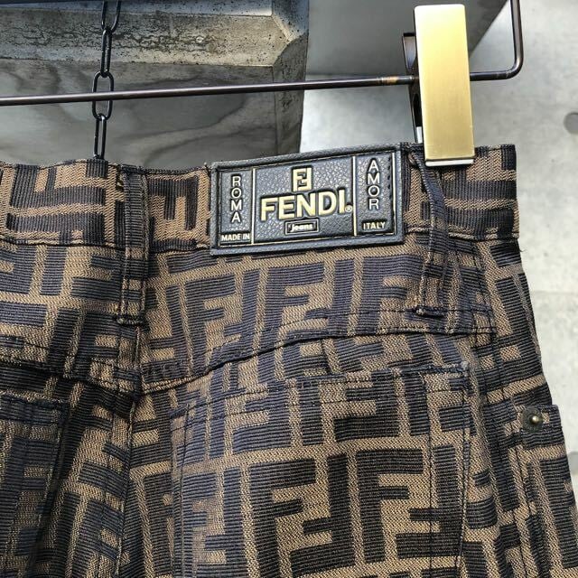 FENDIジーンズ　Made in Italy