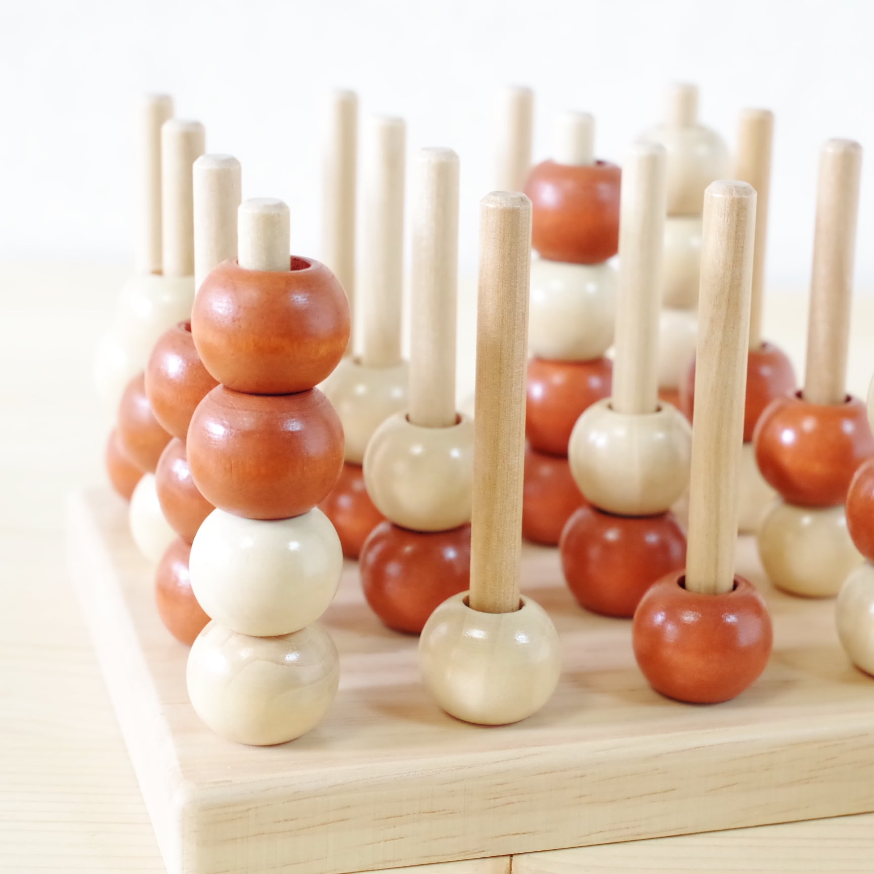 goki 立体4目並べ | 木のおもちゃ専門店 おもちゃ箱 イカロス 公式