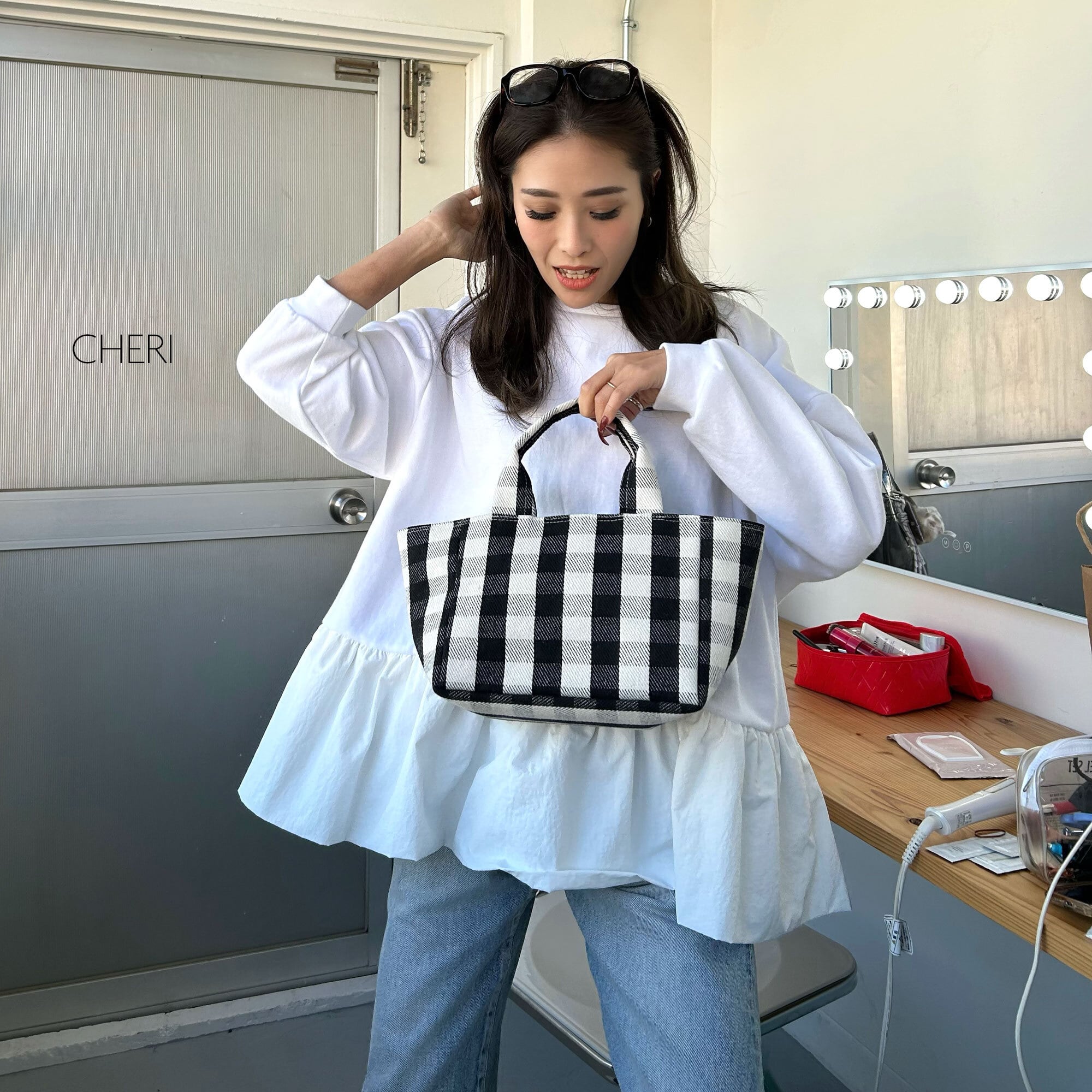 Cheri（シェリ）バックデザインブラウス Cheri（シェリ）バックデザインブラウスの通販 by Ars..'s shop｜ラクマ