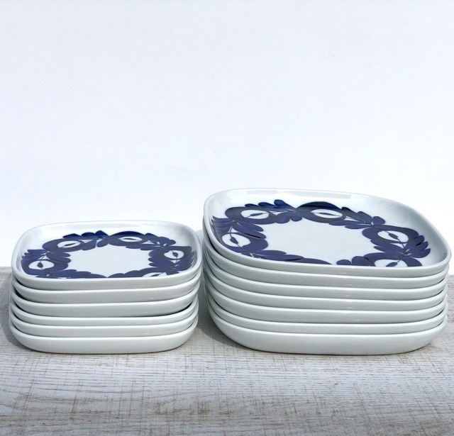 【波佐見焼】【中善】【廻り花】【スクエアプレート】【大】約17cm マジョリカ 木の葉 手描き 取皿 ケーキ皿 波佐見焼 おしゃれ 大人 かわいい