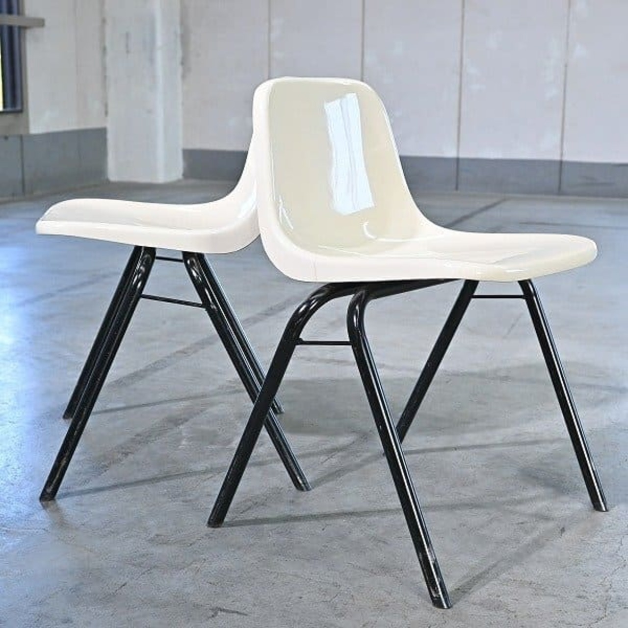 KOTOBUKI スタッキングチェア 2脚セット A 高さ65cm 1人掛け ホワイトシェル リビング ガレージ テラス 省スペース コンパクト コトブキ