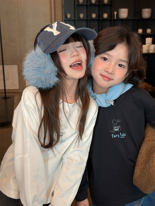 バックプリントロングTシャツ（2色展開）XDJK｜トップス オーバーサイズ｜小学生 ジュニア対応｜通学 普段着｜韓国子供服｜男の子 女の子｜90-160cm｜2026秋服 ［取寄］