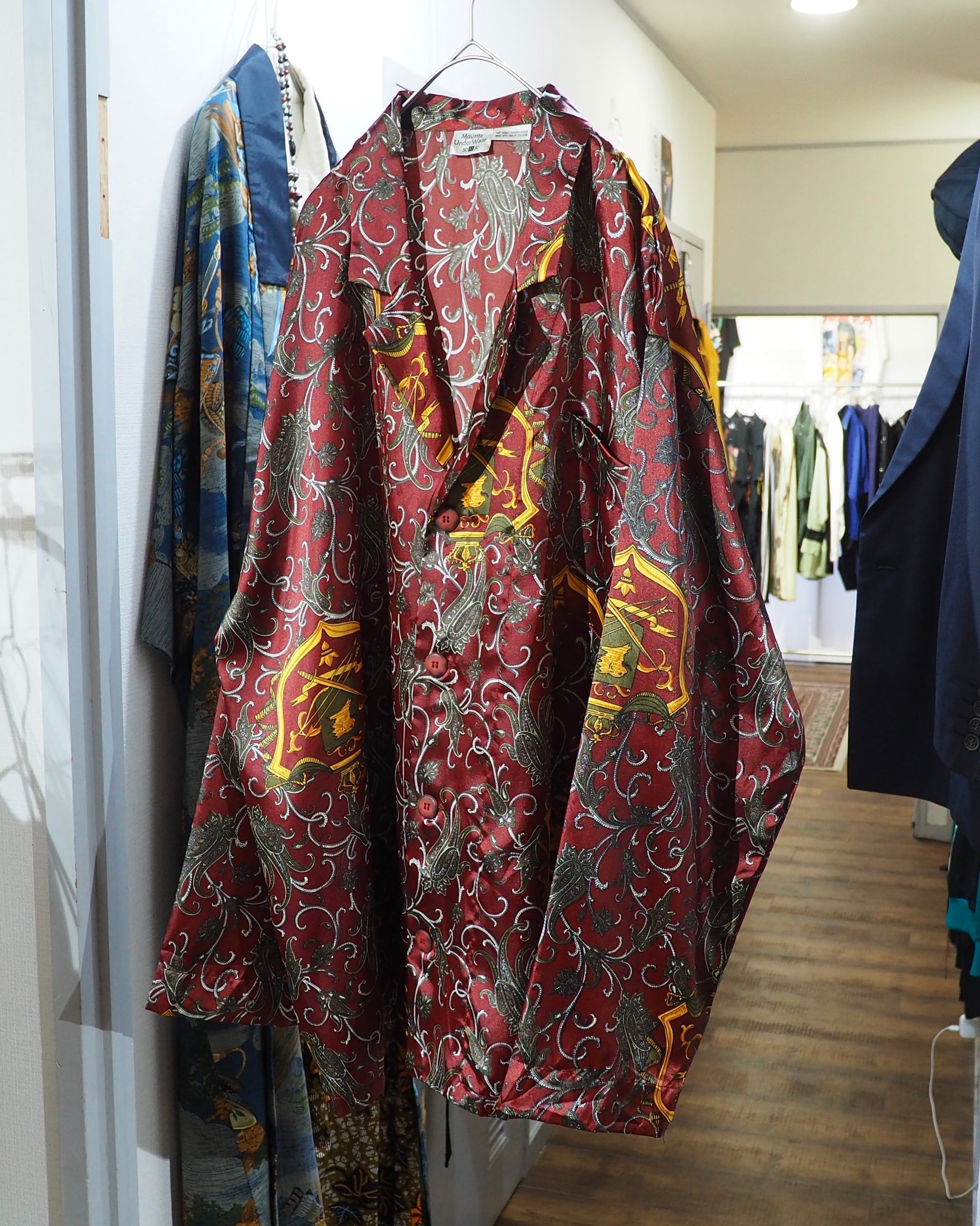 Beautiful Luxury Arabesque pattern vintage Drape loose Open collar Shirt