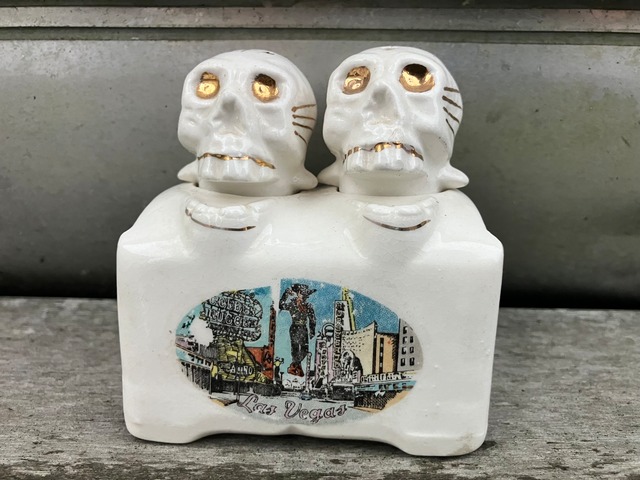 50s suvenia skull salt & pepper