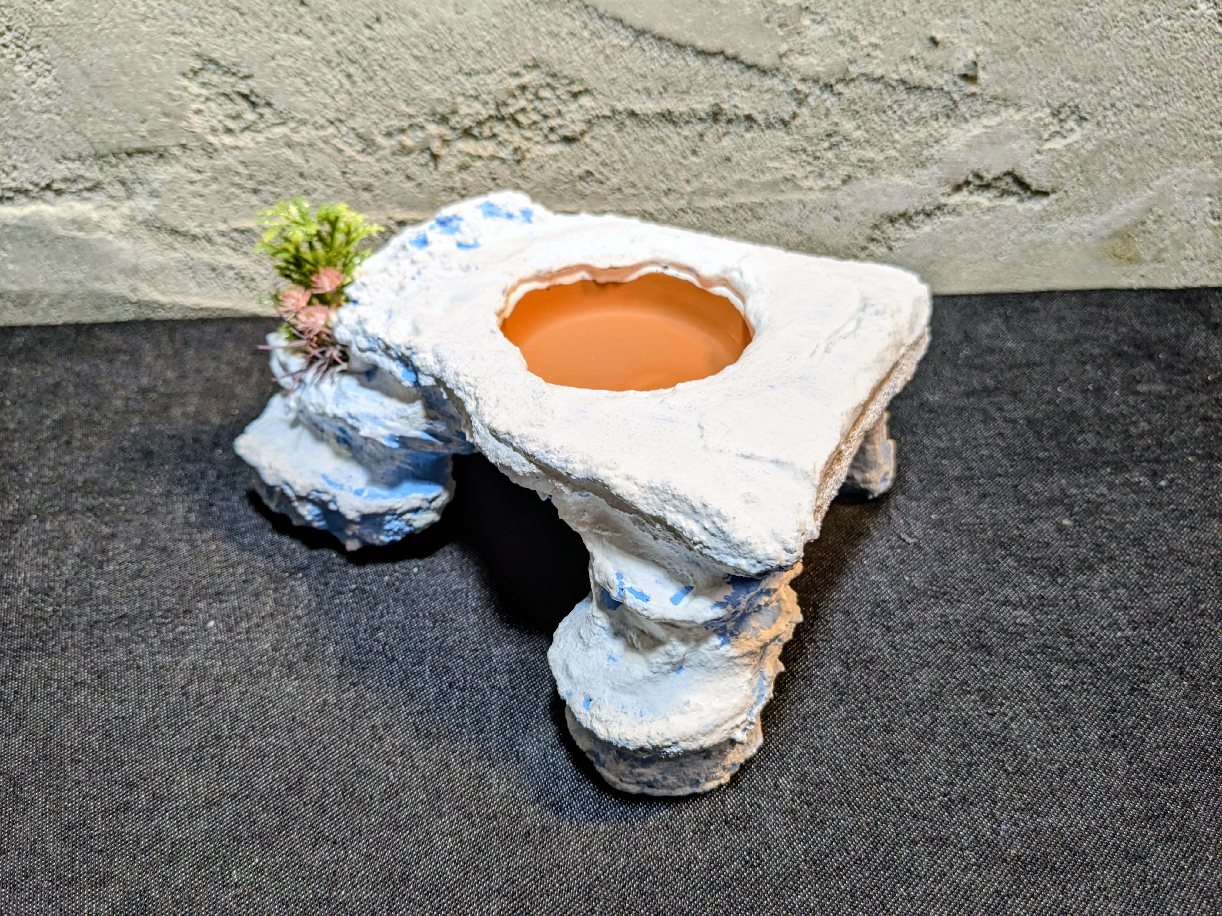 スモールダイナソー×ともえ屋シェルター×水入れ 爬虫類用造形アート ともえ屋