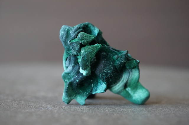 コンゴ産ヴェルヴェットマラカイト Malachite 2275